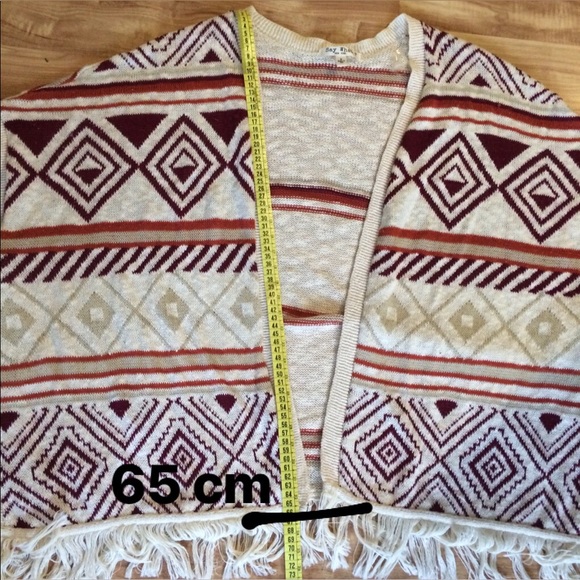 Boho fringed knitted poncho - Picture 6 of 6